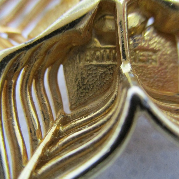 BOUCHER REAL PEARLS Goldtone Brooch Earring Set - Picture 6 of 8